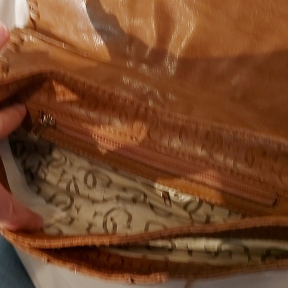 Guess purse - Picture 3 of 3